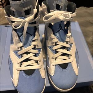 Men’s air Jordan 6 retro Blue and White Sneakers size 8